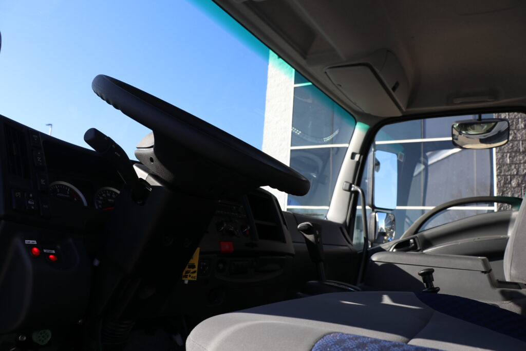 2025 Isuzu - image 15