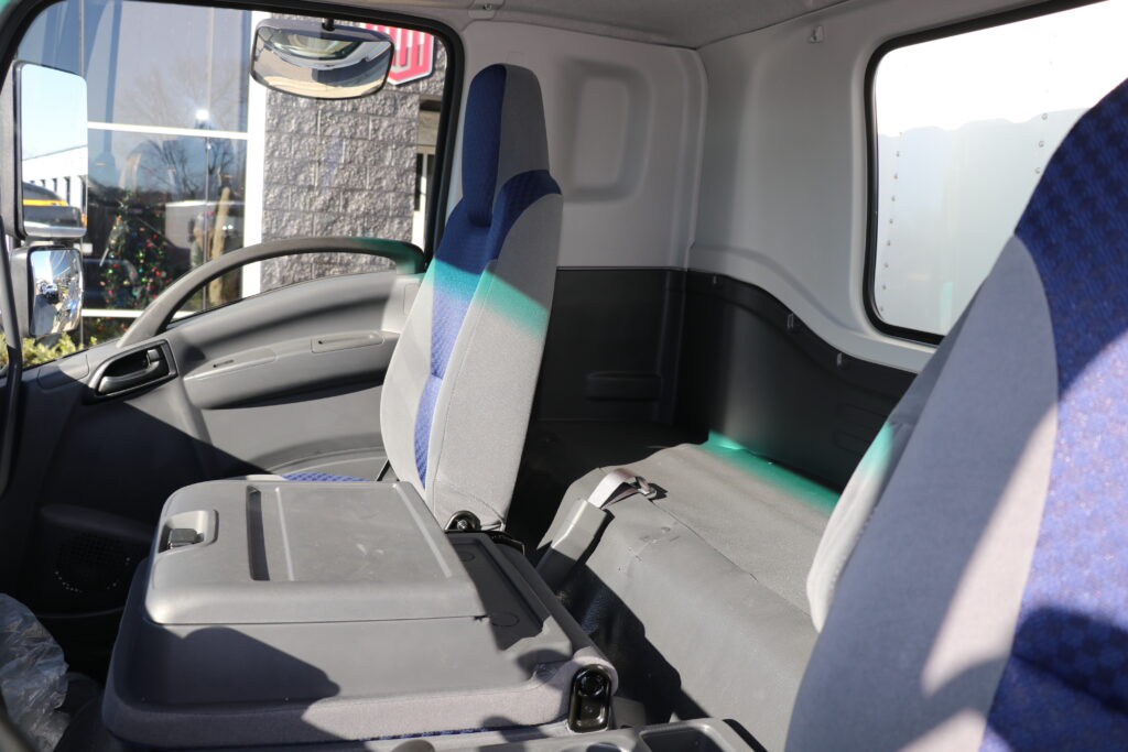 2025 Isuzu - image 16