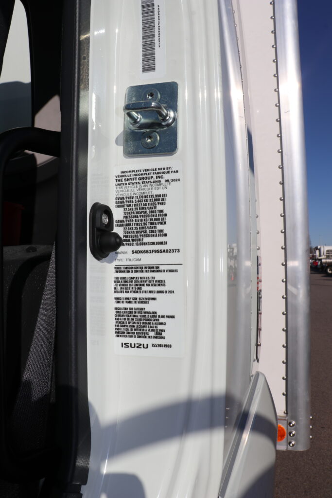 2025 Isuzu - image 18