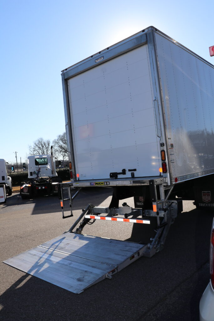 2025 Isuzu - image 12