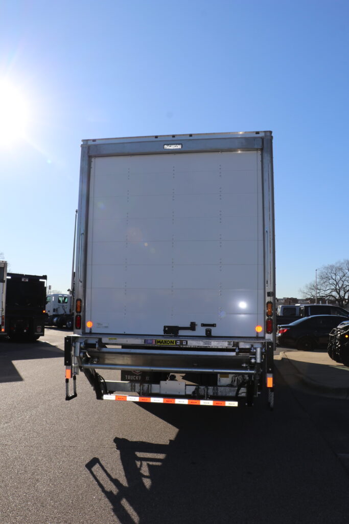 2025 Isuzu - image 7