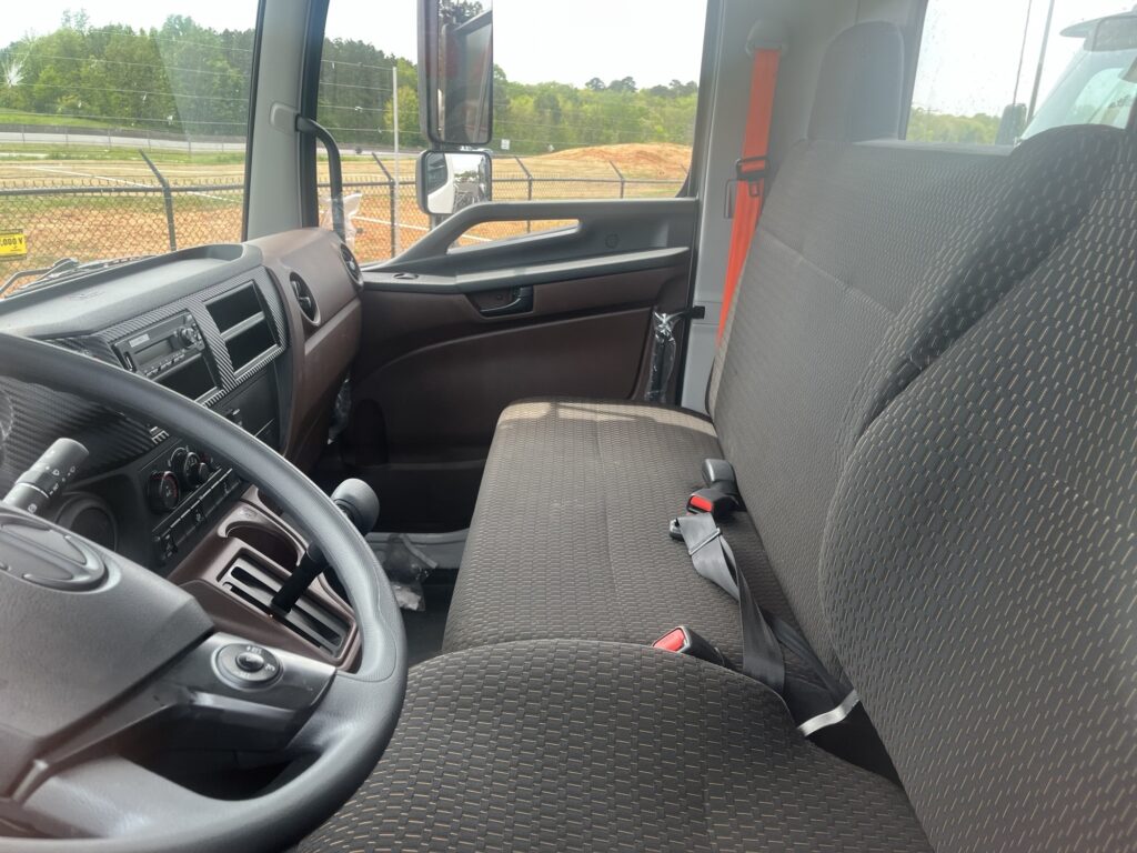 2026 Hino L6 - image 7