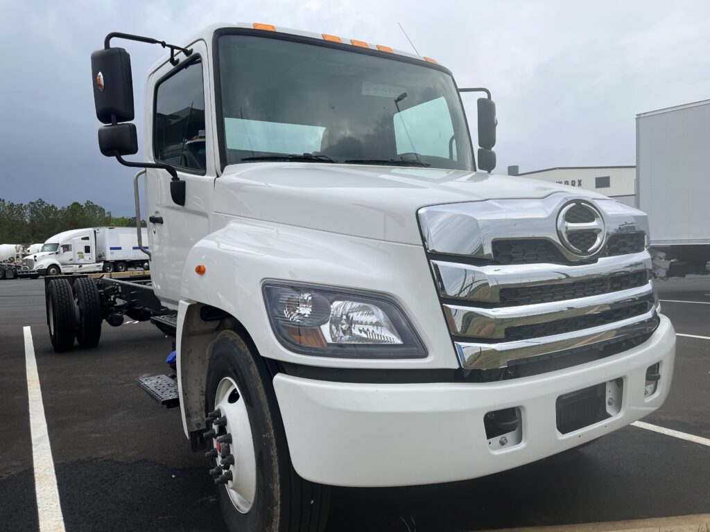 2026 Hino L6 - image 2