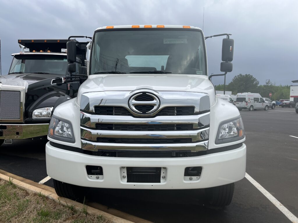 2026 Hino L6 - image 3