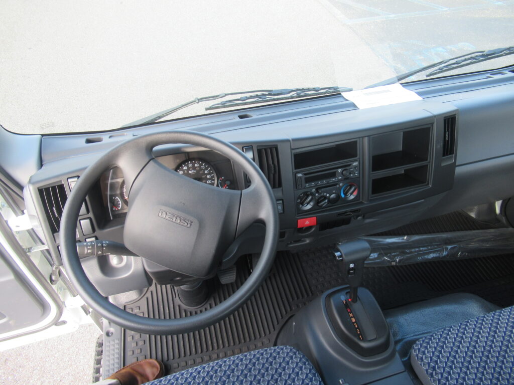 2025 Isuzu - image 8