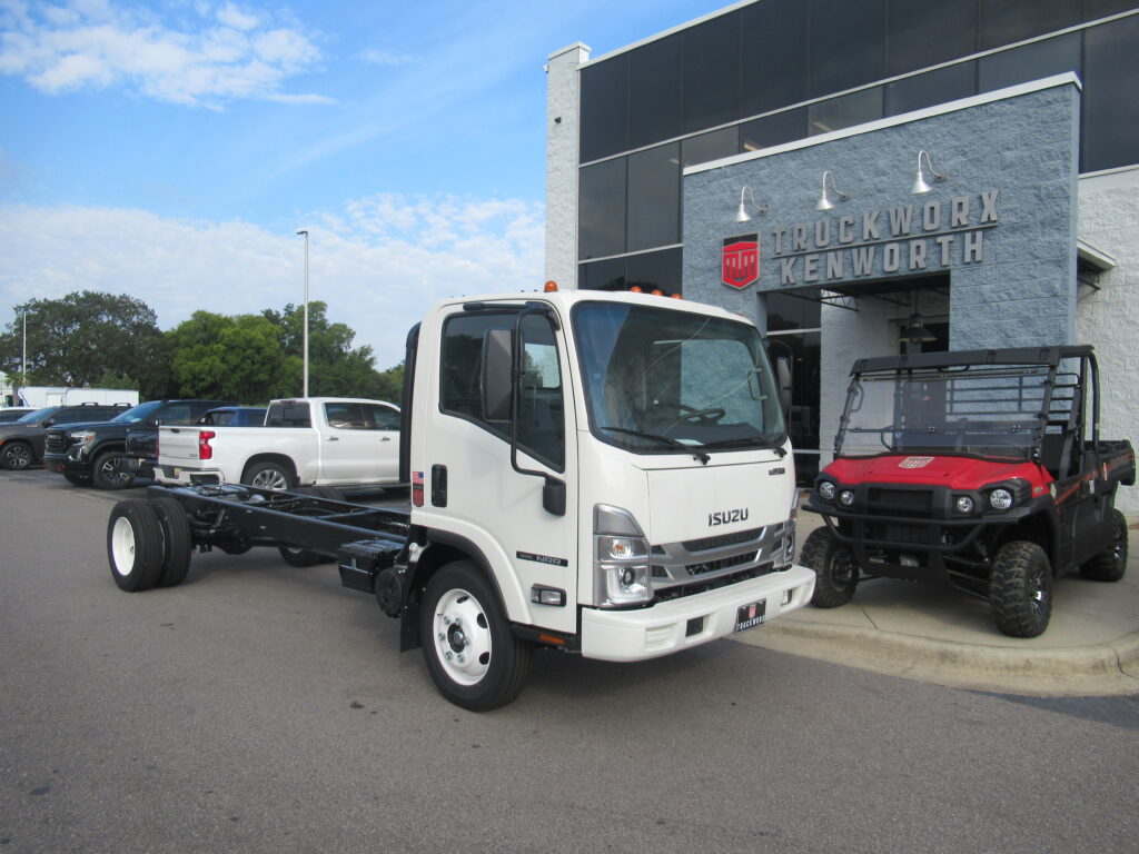 2025 Isuzu - image 2