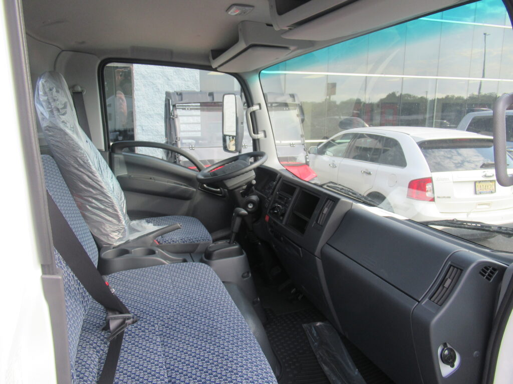 2025 Isuzu - image 9