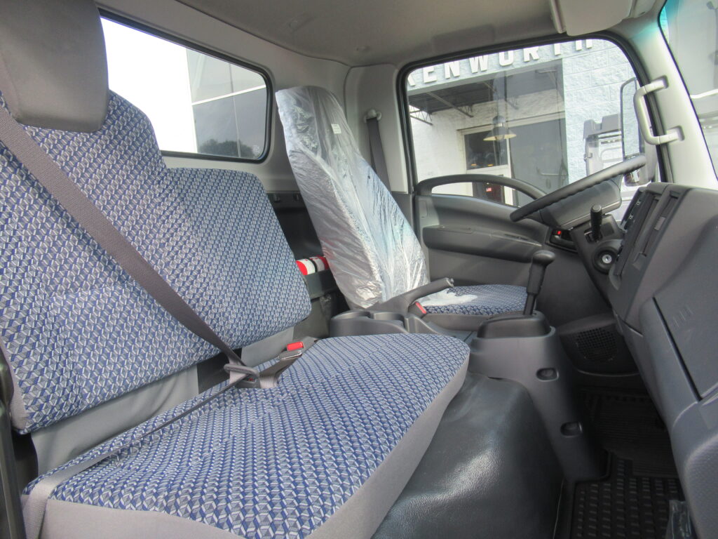 2025 Isuzu - image 7