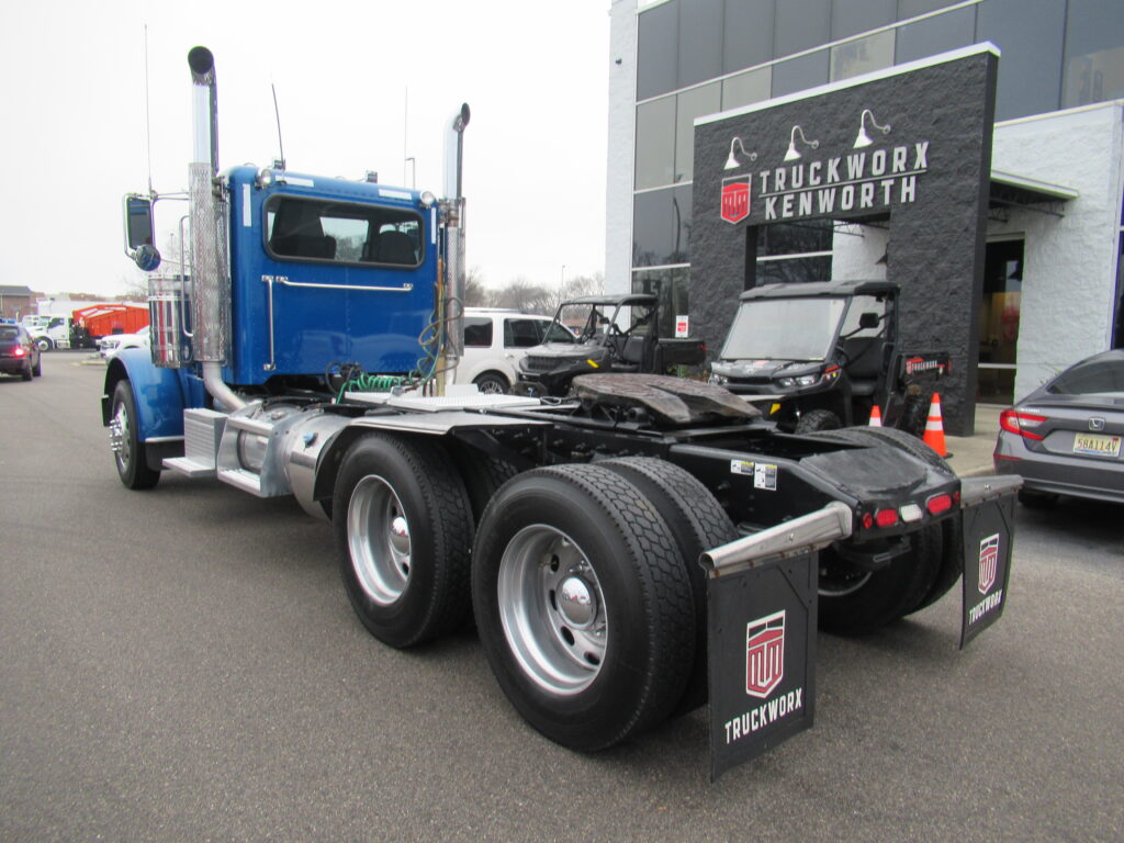 2022 Peterbilt - image 4