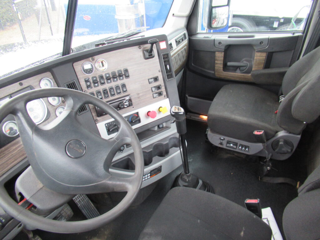 2019 Freightliner - image 8