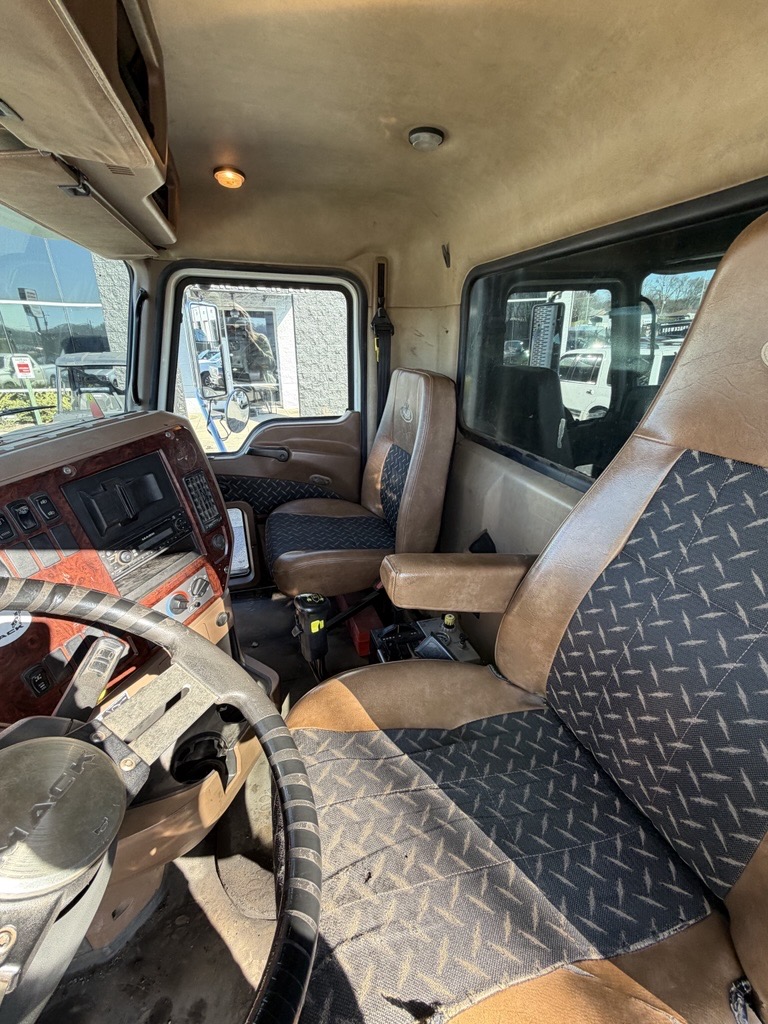 2015 Mack - image 11