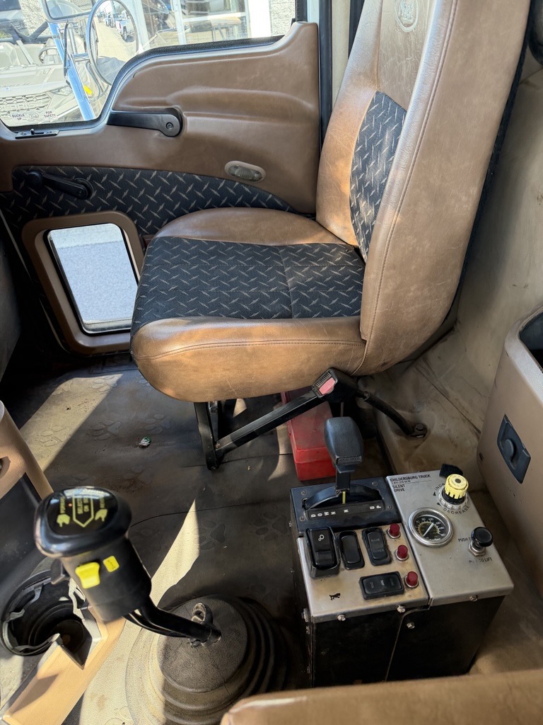 2015 Mack - image 12