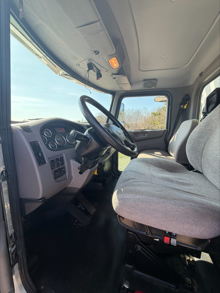 2022 Peterbilt - image 3