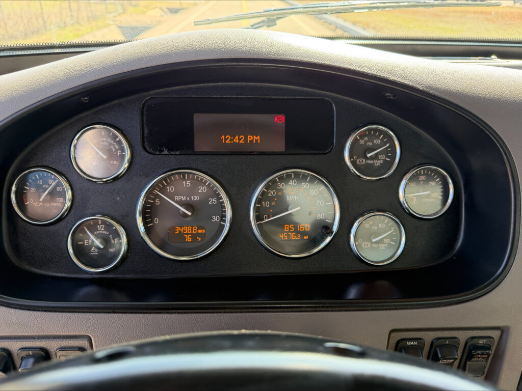 2022 Peterbilt - image 4