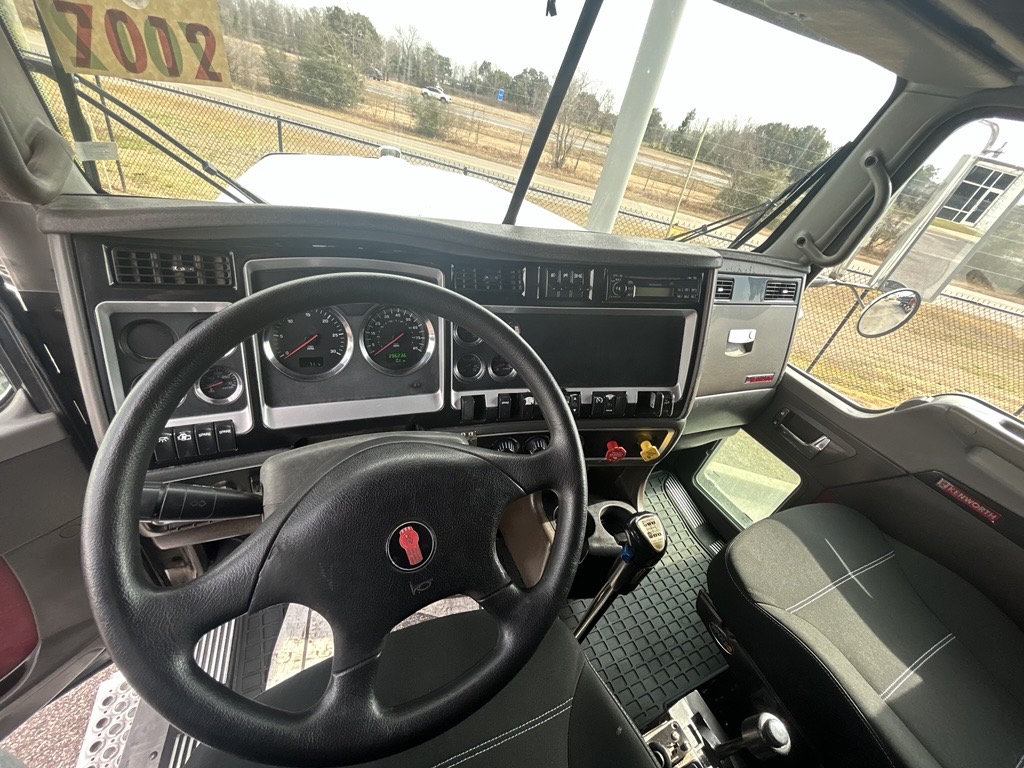 2007 Kenworth - image 8