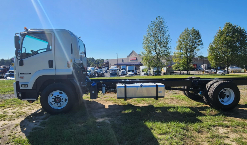 2026 Isuzu - image 2