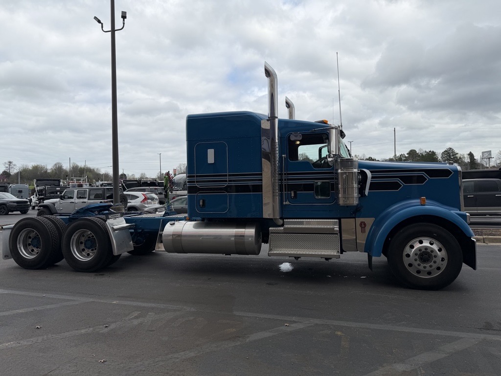 2027 Kenworth - image 4
