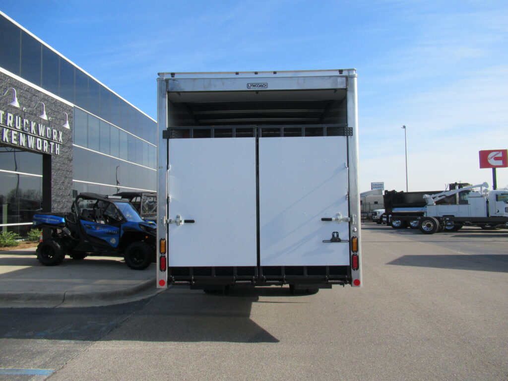 2026 Isuzu - image 4