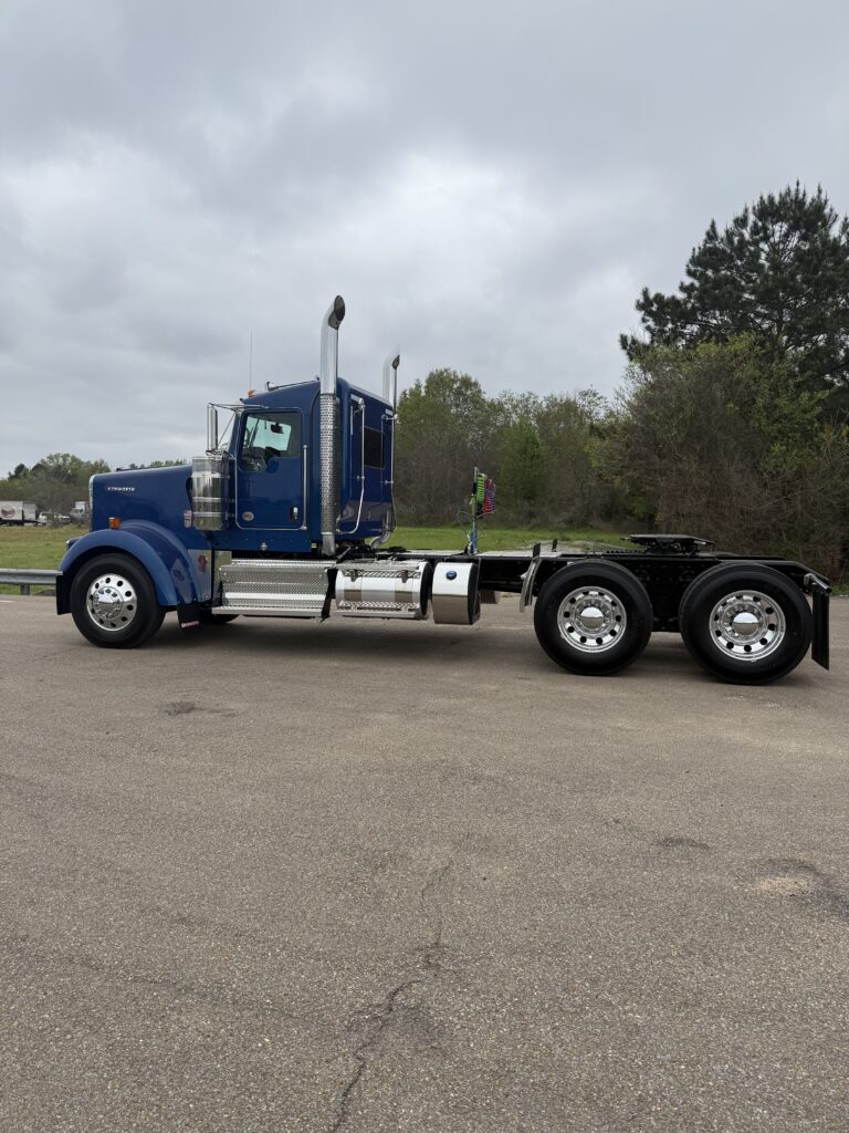 2027 Kenworth - image 3