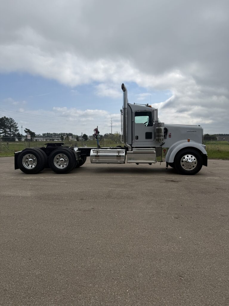 2027 Kenworth - image 5