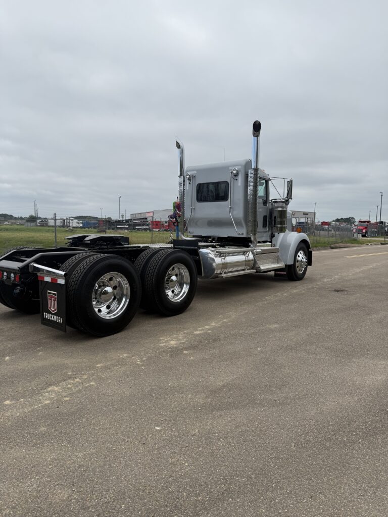2027 Kenworth - image 8