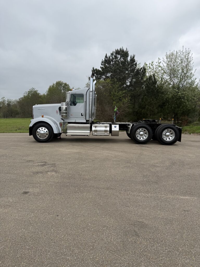 2027 Kenworth - image 2