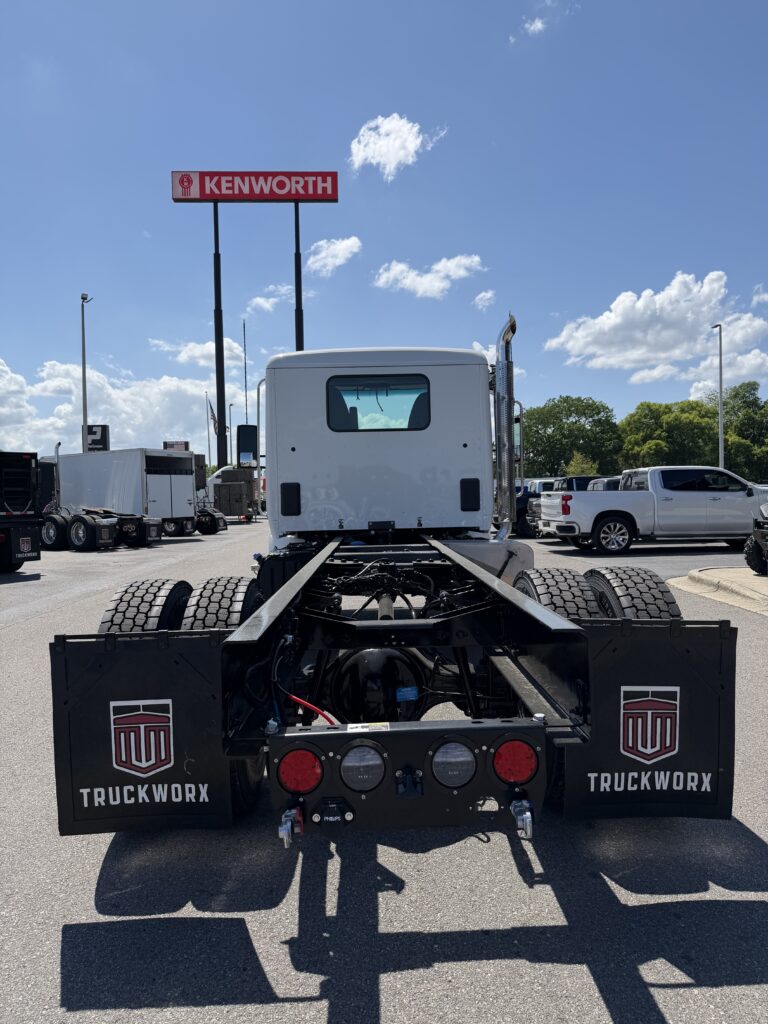 2027 Kenworth - image 3