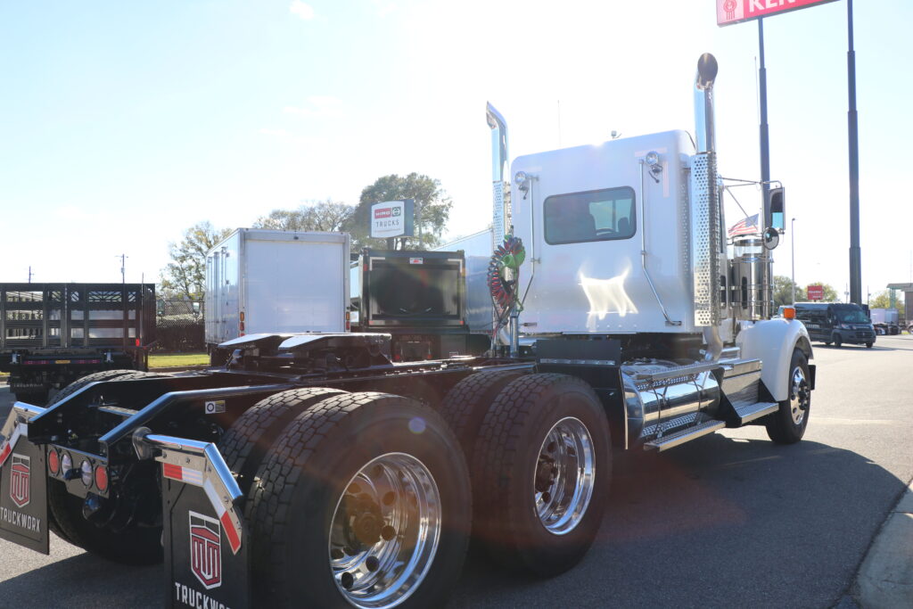 2027 Kenworth W900 in Birmingham, AL — photo 3