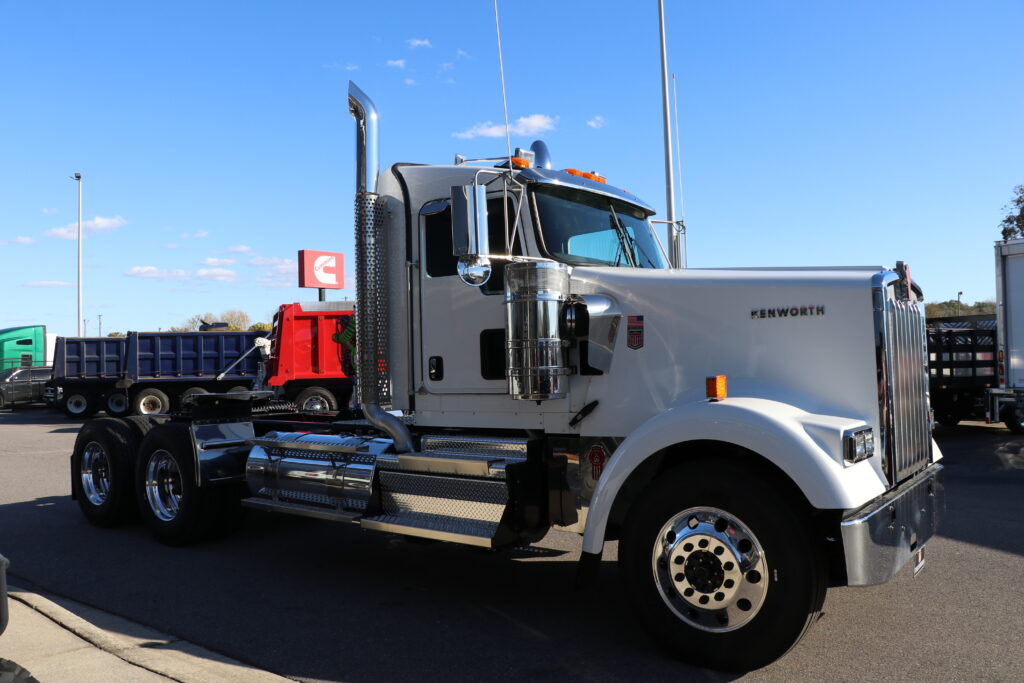 2027 Kenworth W900 in Birmingham, AL — photo 2