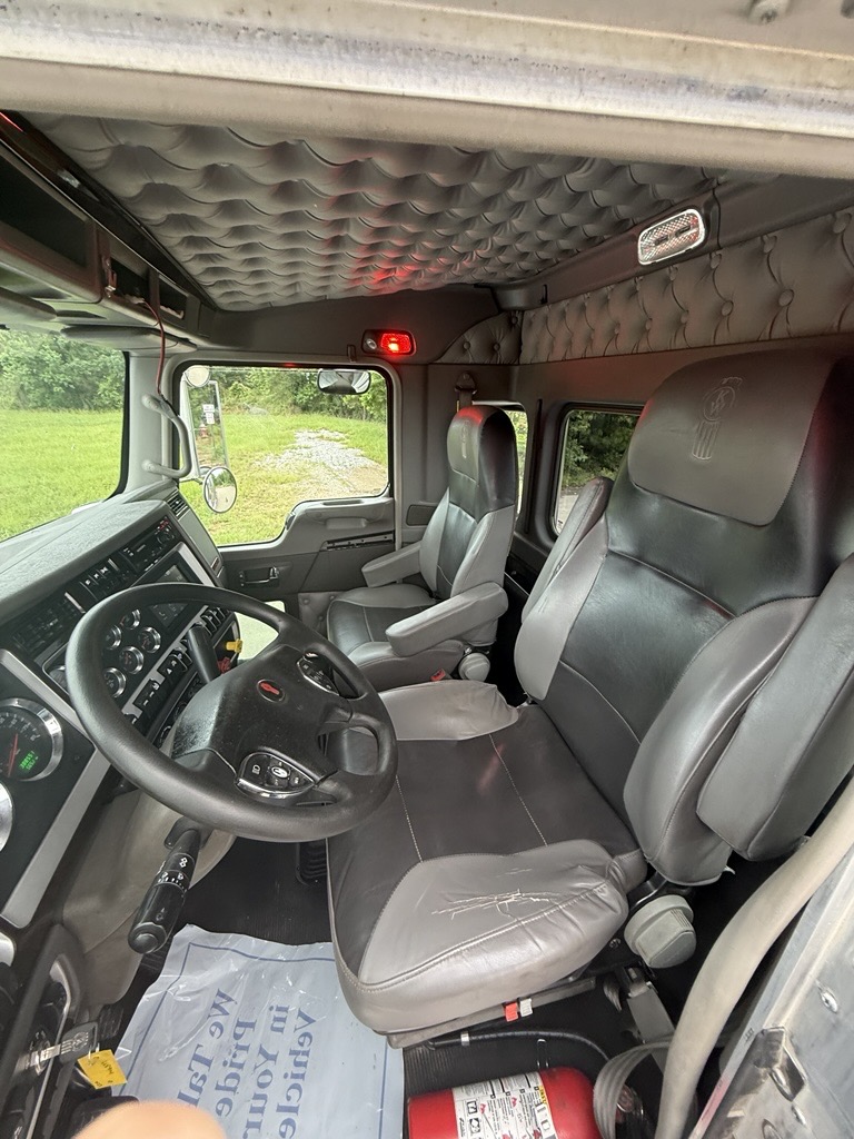 2023 Kenworth W900 in Jackson, MS — photo 7