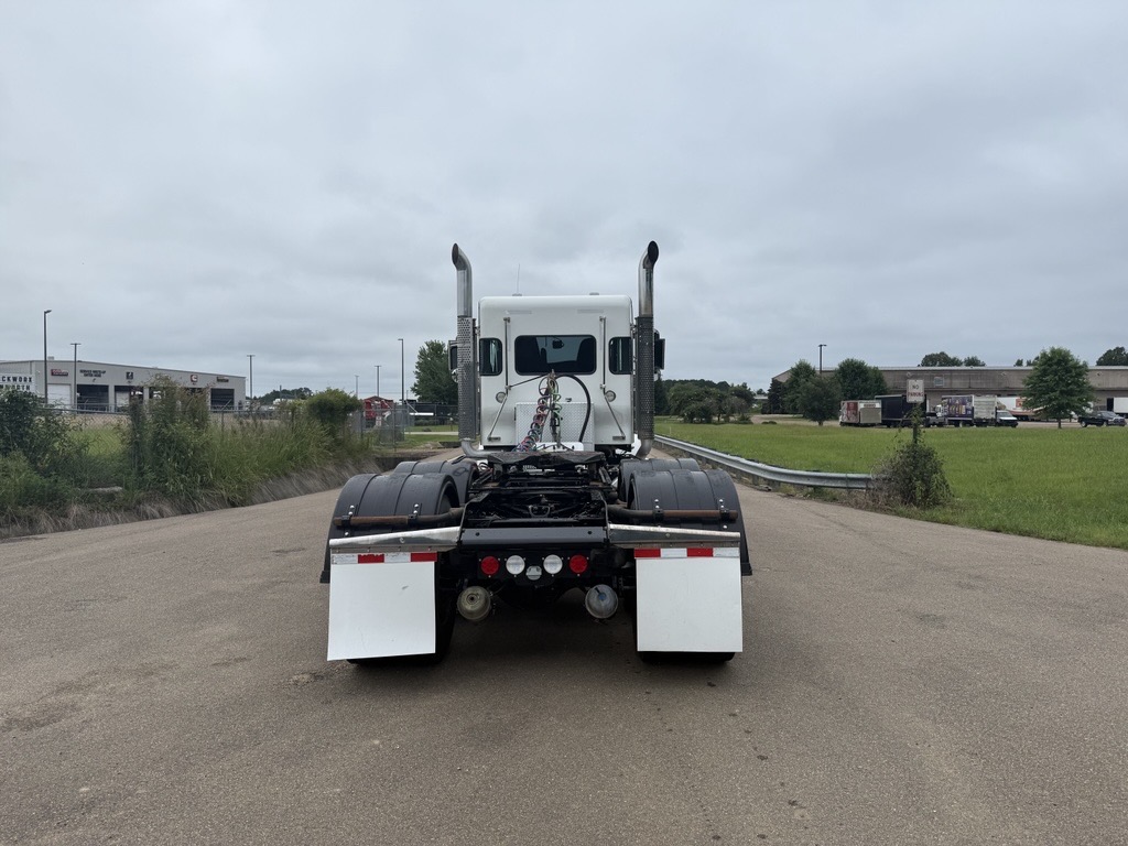 2023 Kenworth W900 in Jackson, MS — photo 3