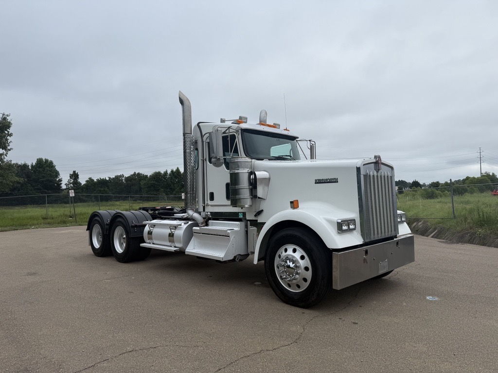 2023 Kenworth W900 in Jackson, MS — photo 6
