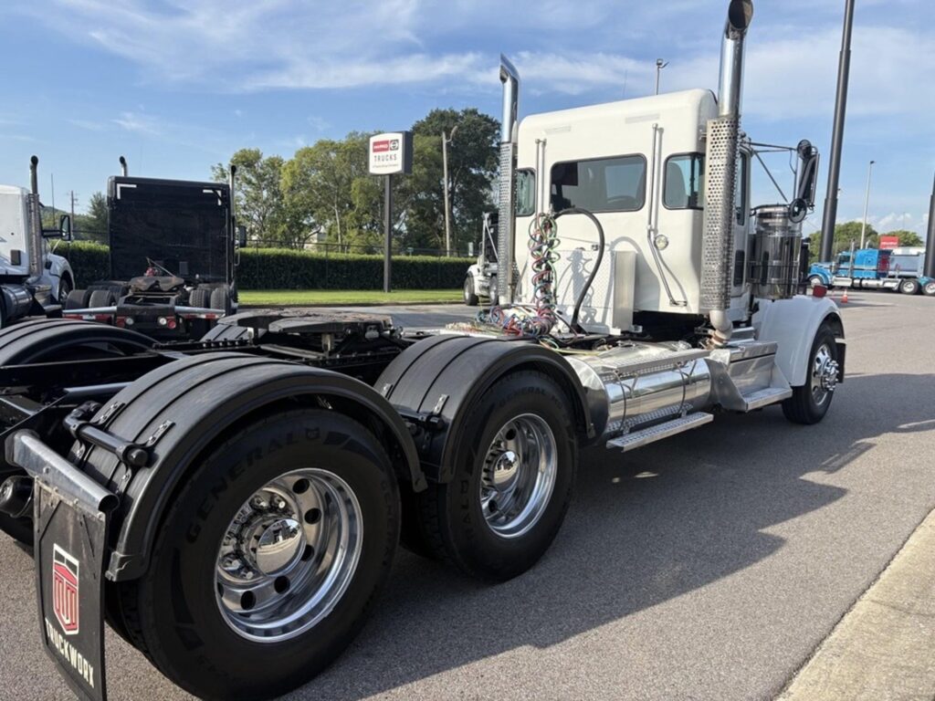 2023 Kenworth W900 in Dothan, AL — photo 3