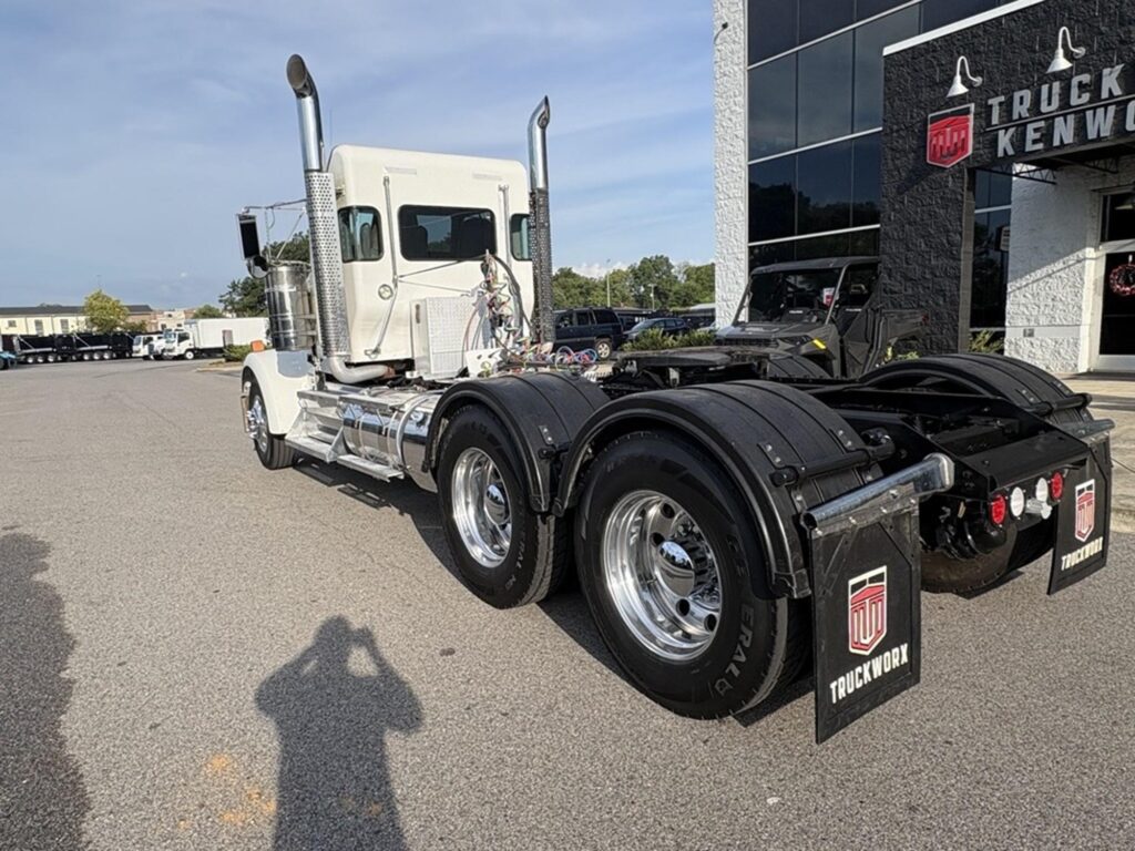 2023 Kenworth W900 in Dothan, AL — photo 5