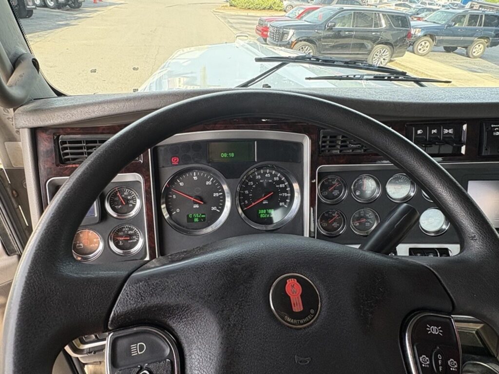 2023 Kenworth W900 in Dothan, AL — photo 8