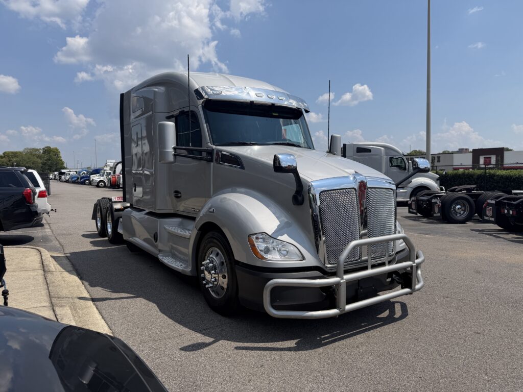 2021 Kenworth in Birmingham, AL — photo 2
